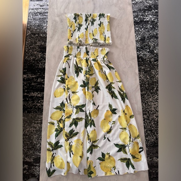 Fun lemon flowy two piece set. - Picture 1 of 1
